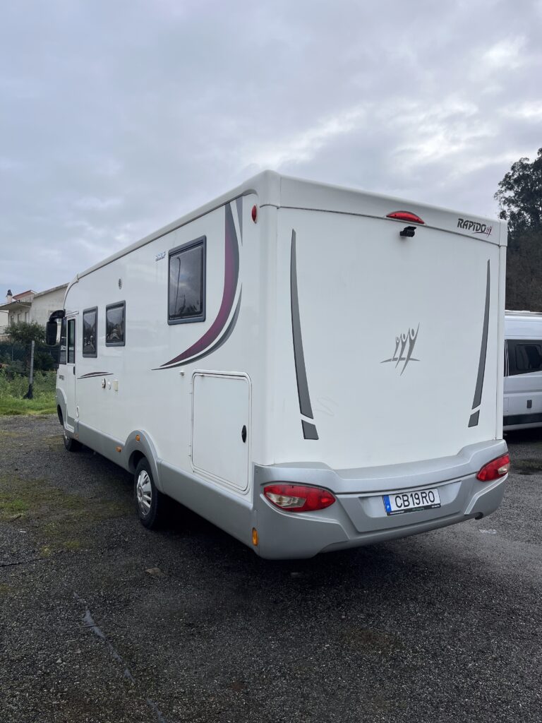 Rapido Integral 890 F  Cama central e basculante