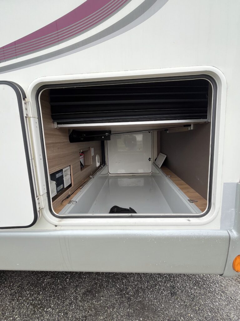 Rapido Integral 890 F  Cama central e basculante