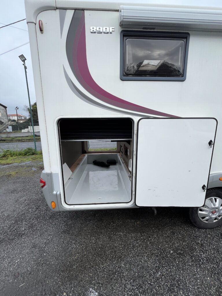 Rapido Integral 890 F  Cama central e basculante