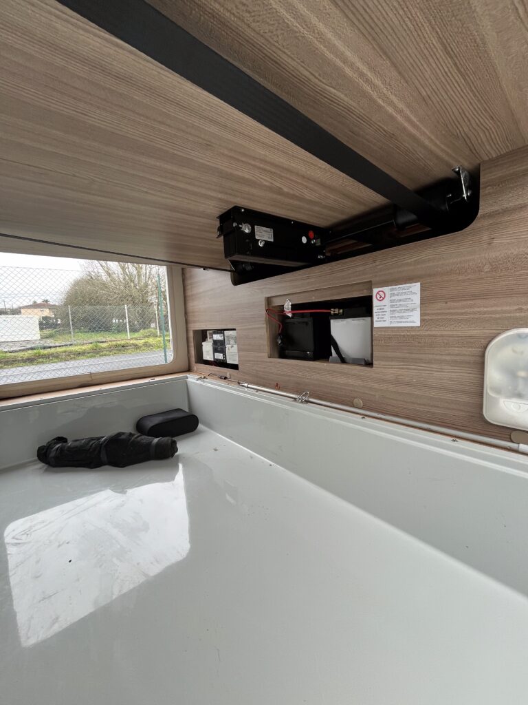 Rapido Integral 890 F  Cama central e basculante