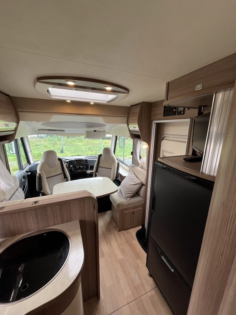 Rapido Integral 890 F  Cama central e basculante