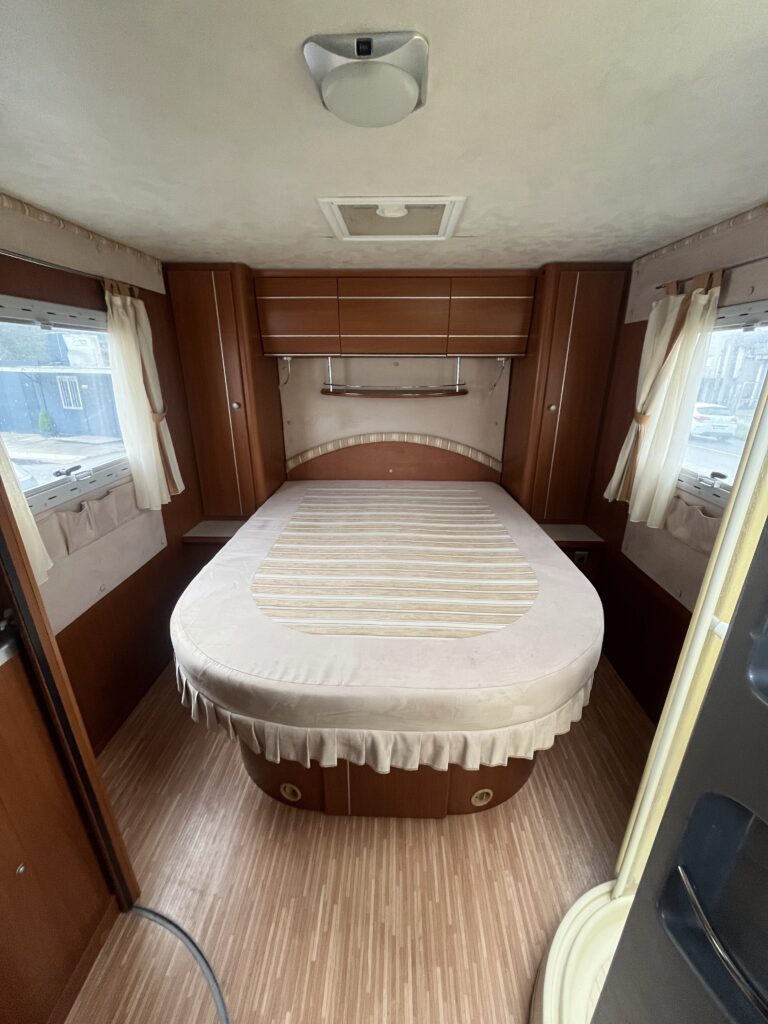 McLouis P700 Cama Central