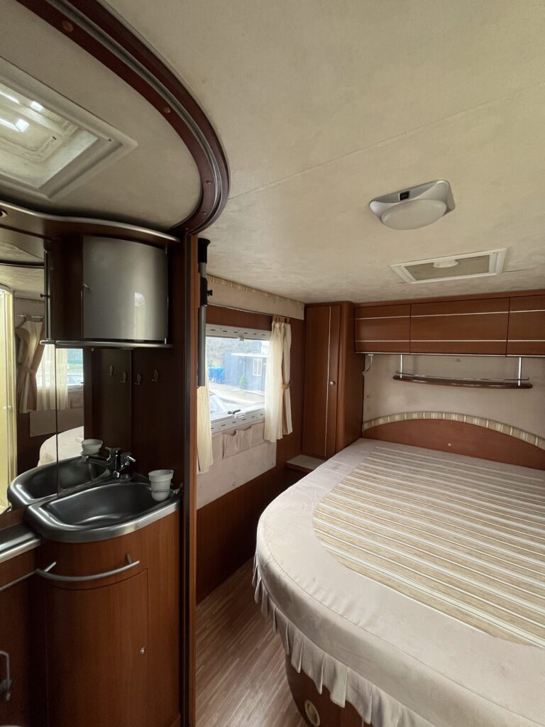 McLouis P700 Cama Central