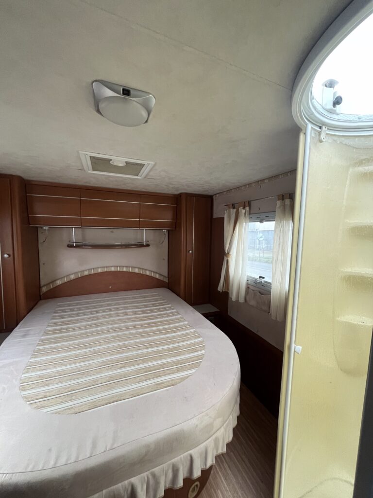 McLouis P700 Cama Central