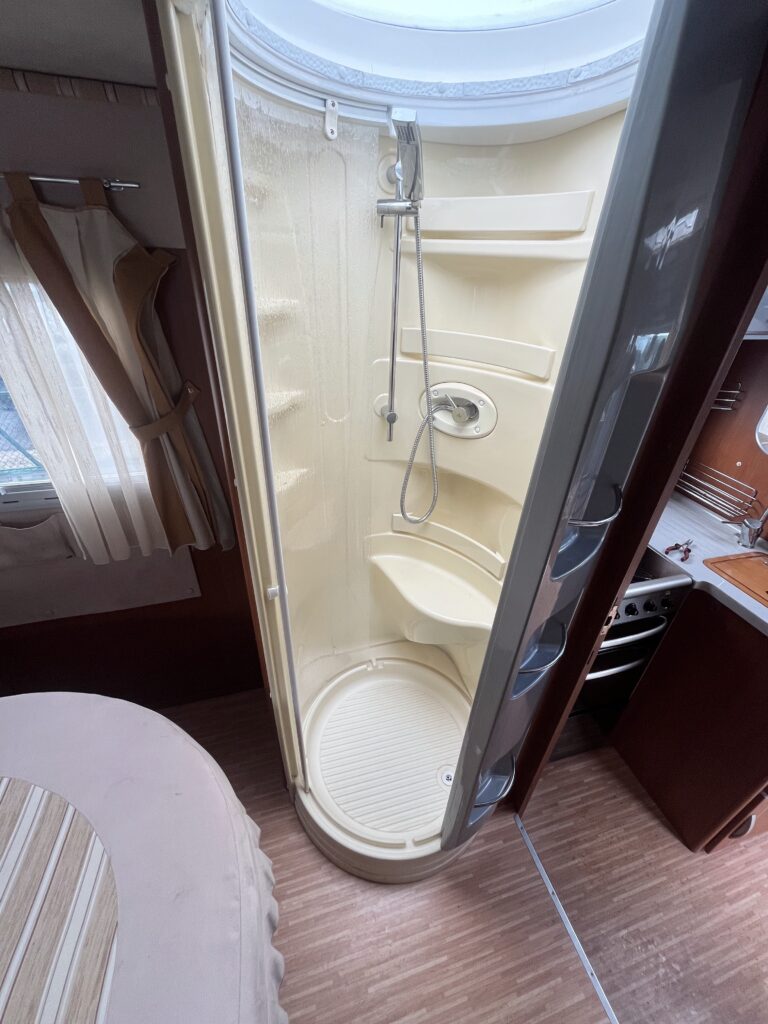 McLouis P700 Cama Central