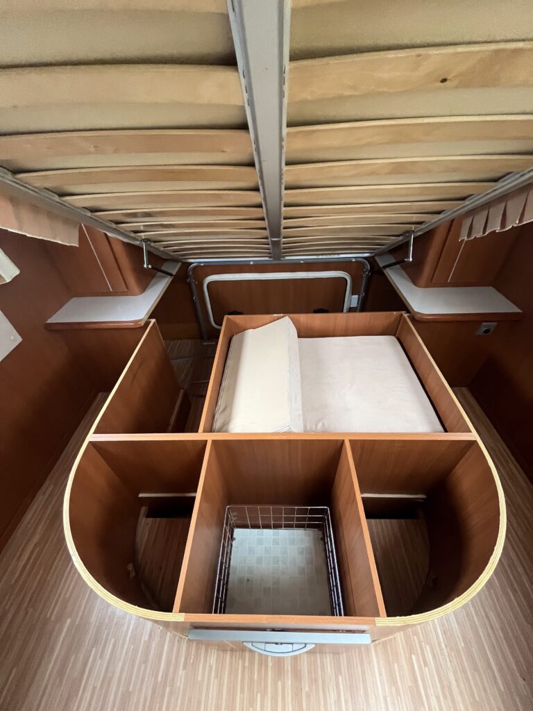 McLouis P700 Cama Central