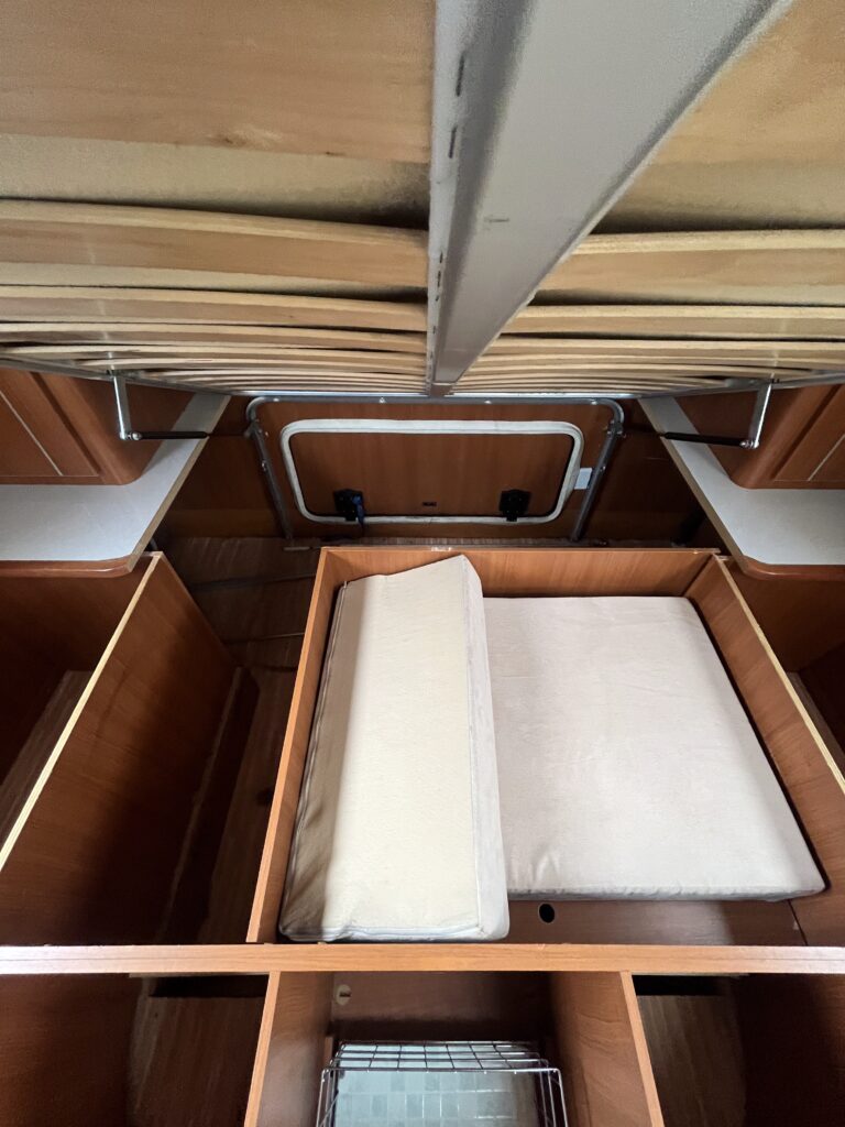 McLouis P700 Cama Central