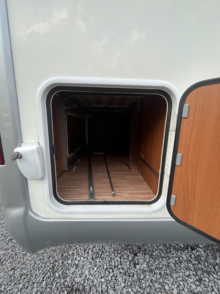 McLouis P700 Cama Central