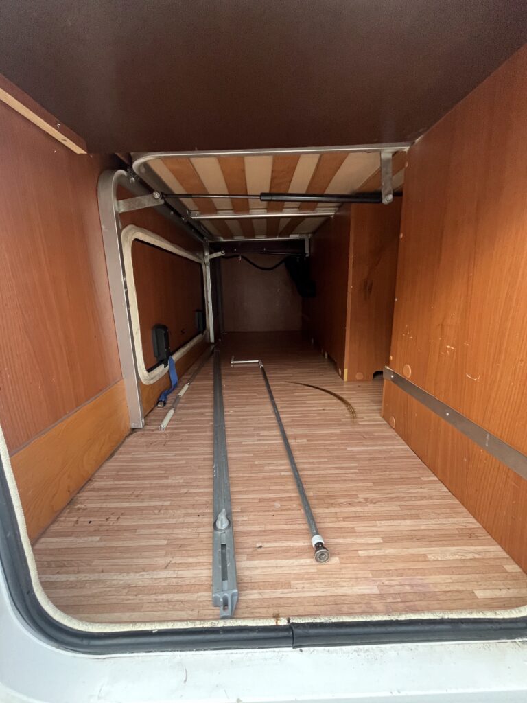 McLouis P700 Cama Central