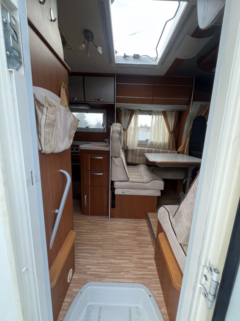 McLouis P700 Cama Central