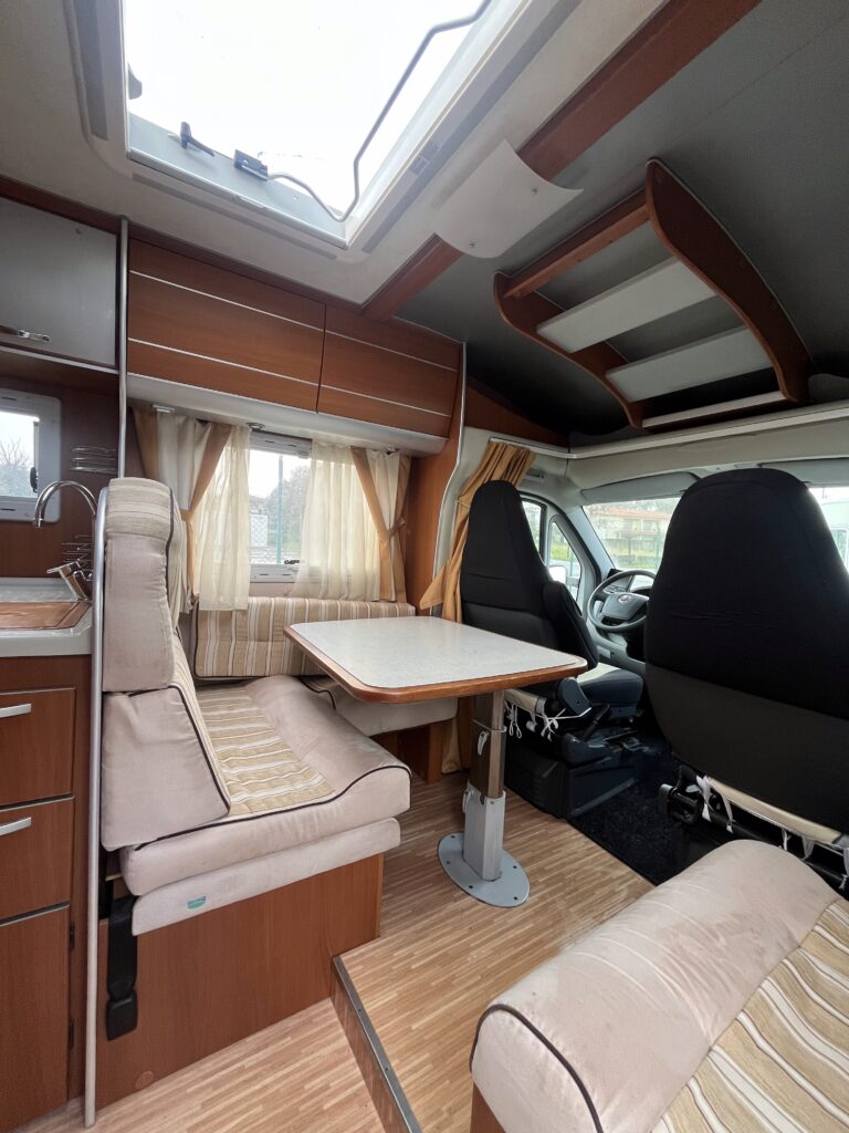 McLouis P700 Cama Central