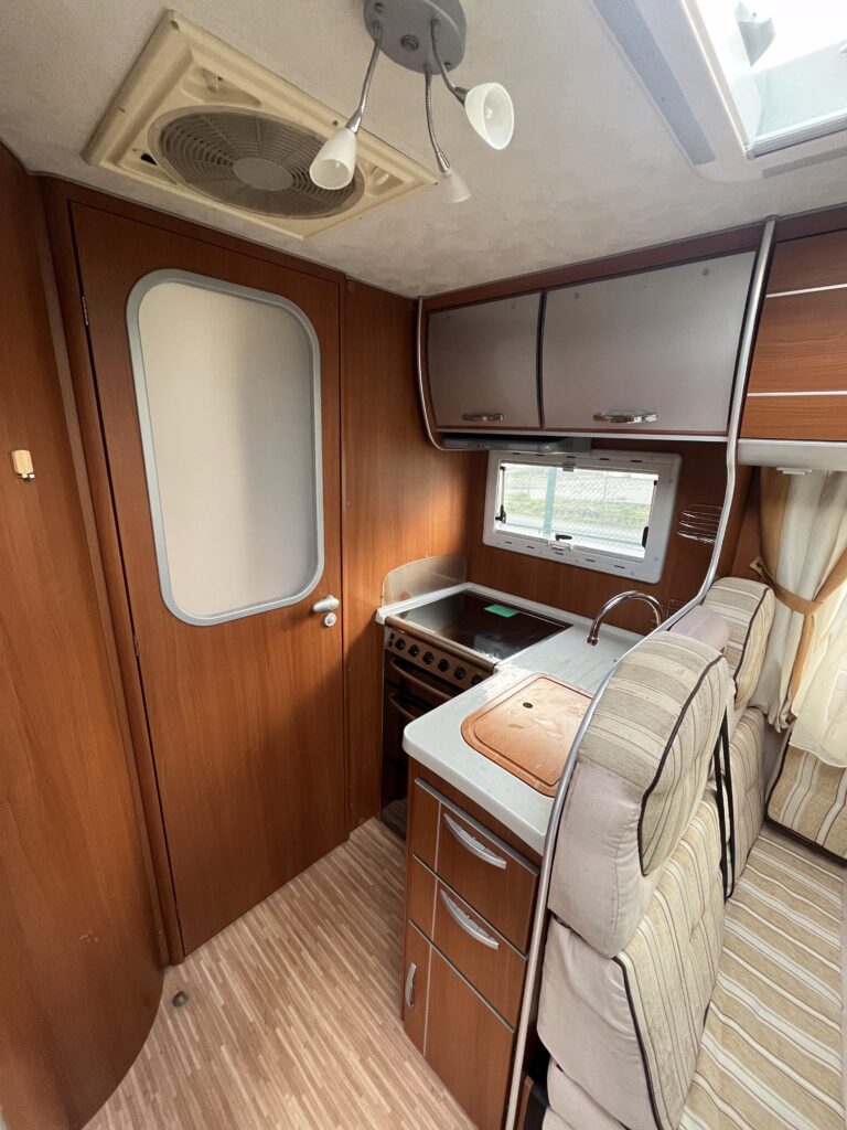 McLouis P700 Cama Central