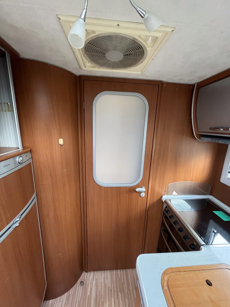 McLouis P700 Cama Central