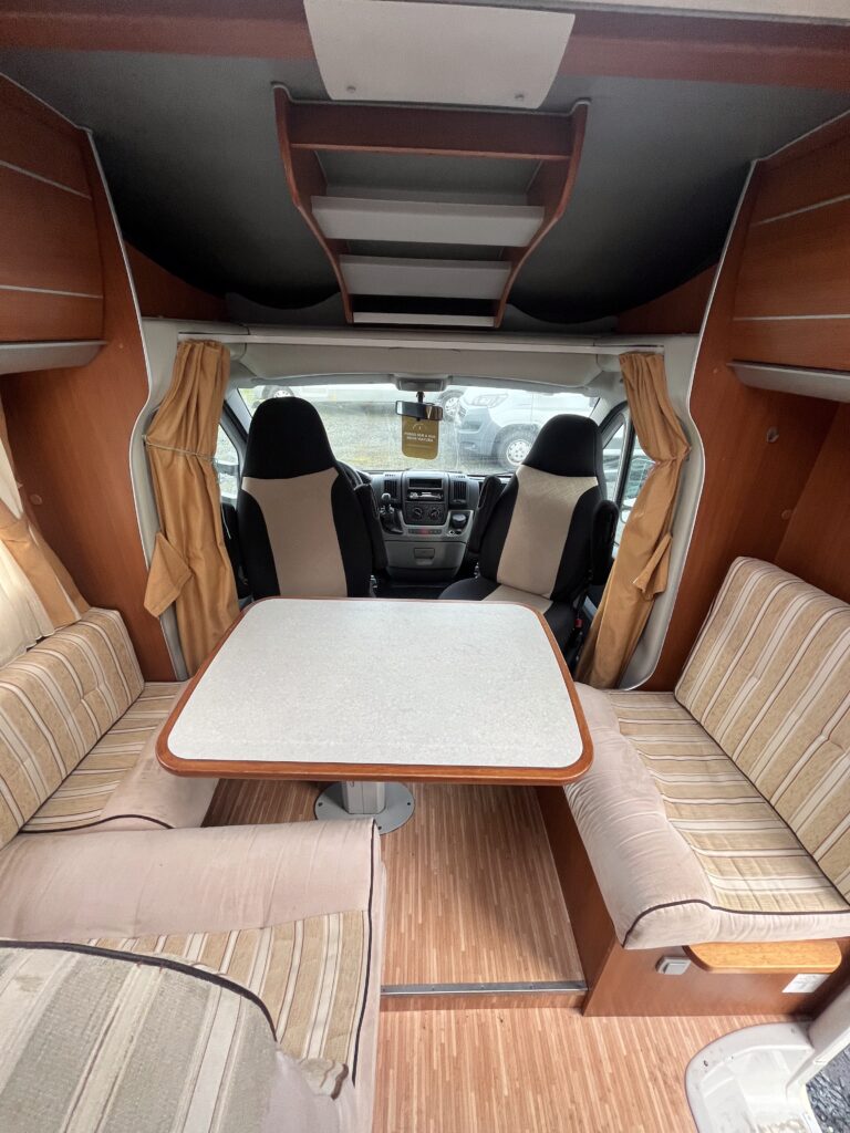 McLouis P700 Cama Central