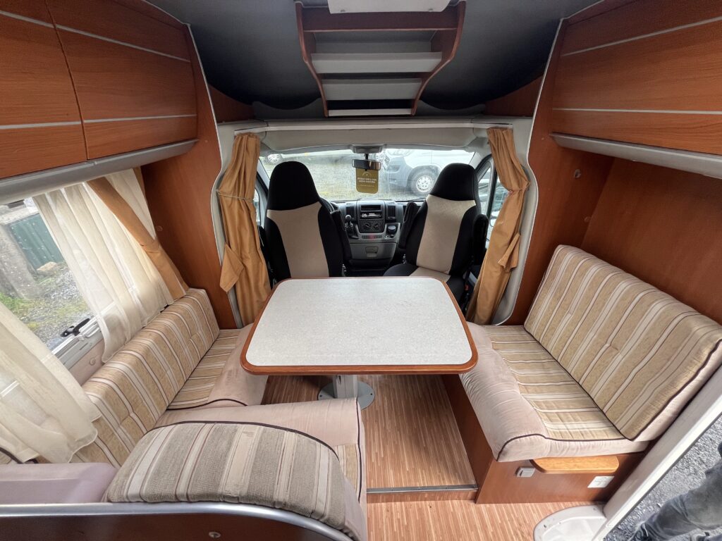 McLouis P700 Cama Central