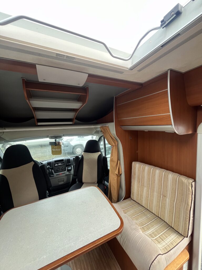 McLouis P700 Cama Central