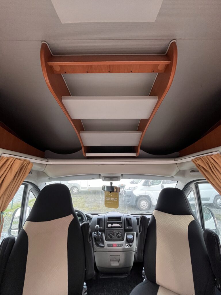 McLouis P700 Cama Central