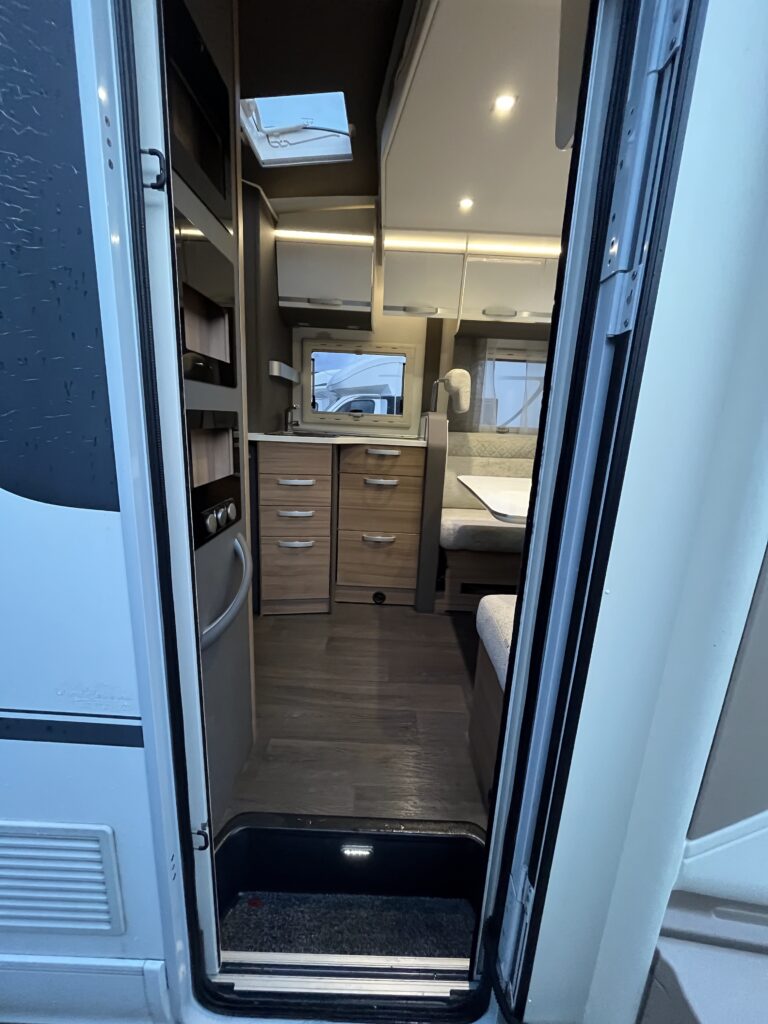 Adria Matrix Axess DC 670