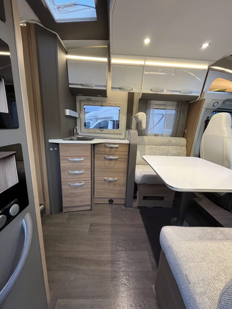 Adria Matrix Axess DC 670