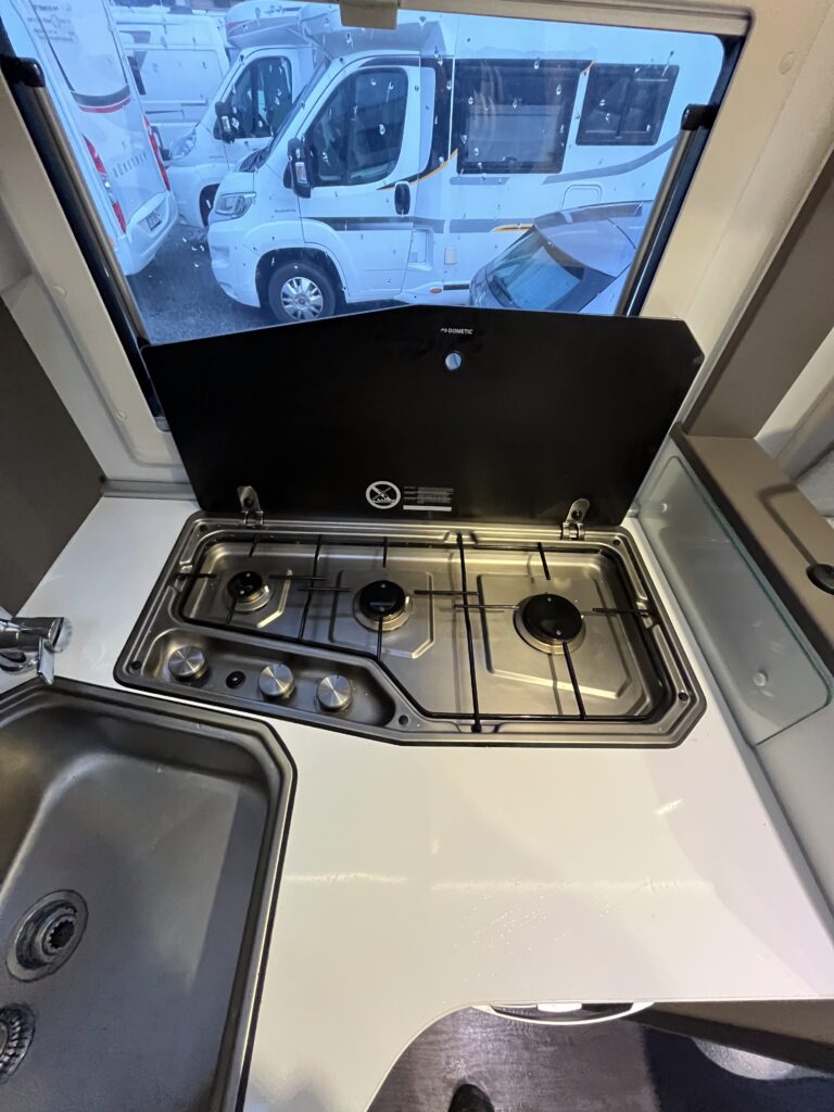 Adria Matrix Axess DC 670