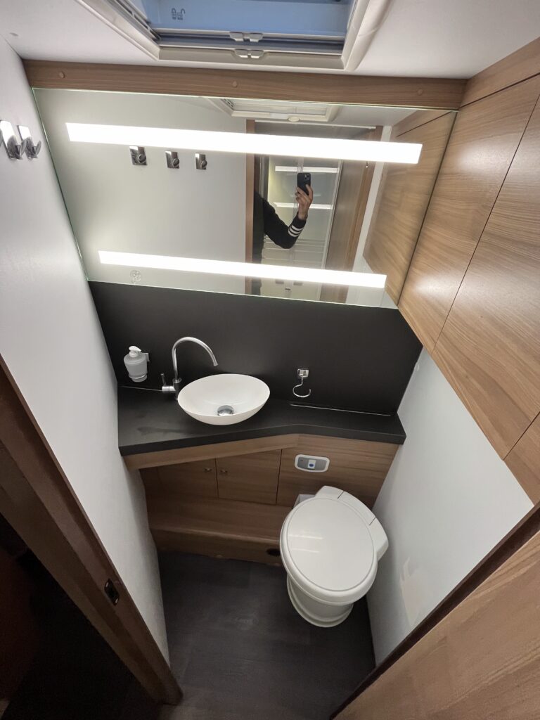 Adria Matrix Axess DC 670