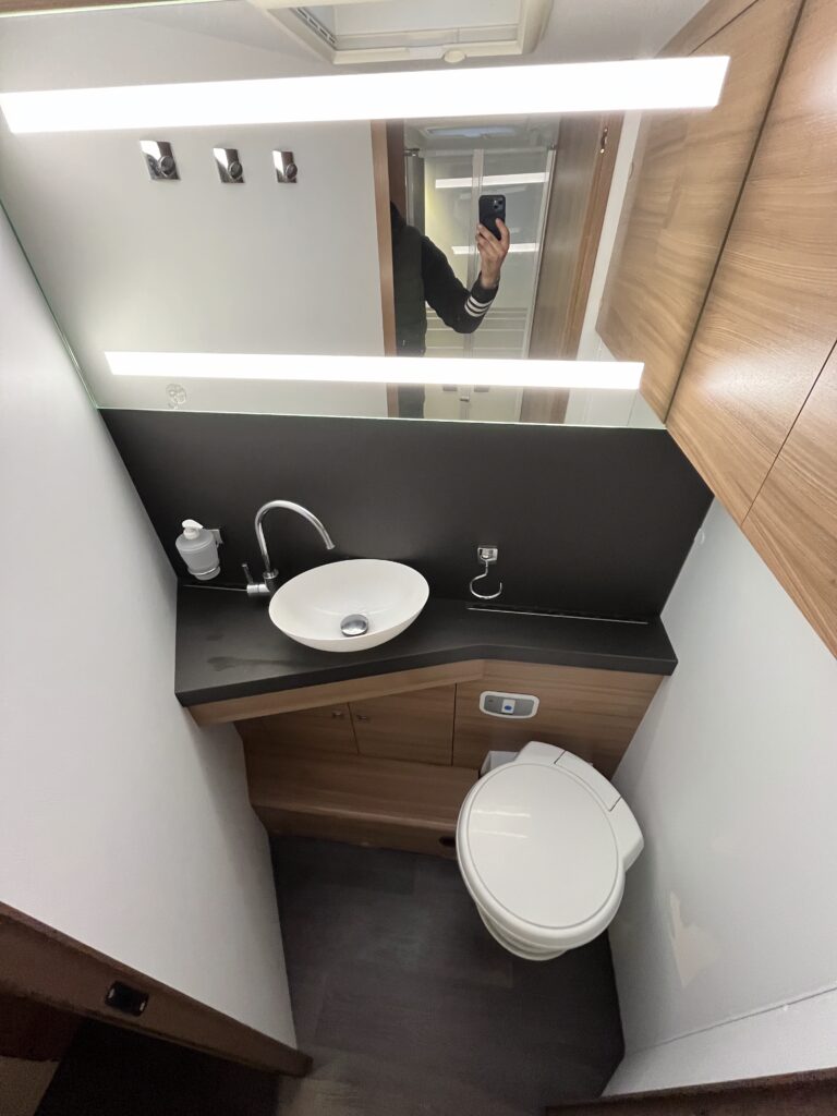 Adria Matrix Axess DC 670