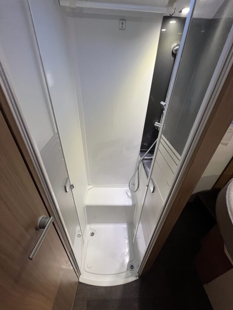 Adria Matrix Axess DC 670