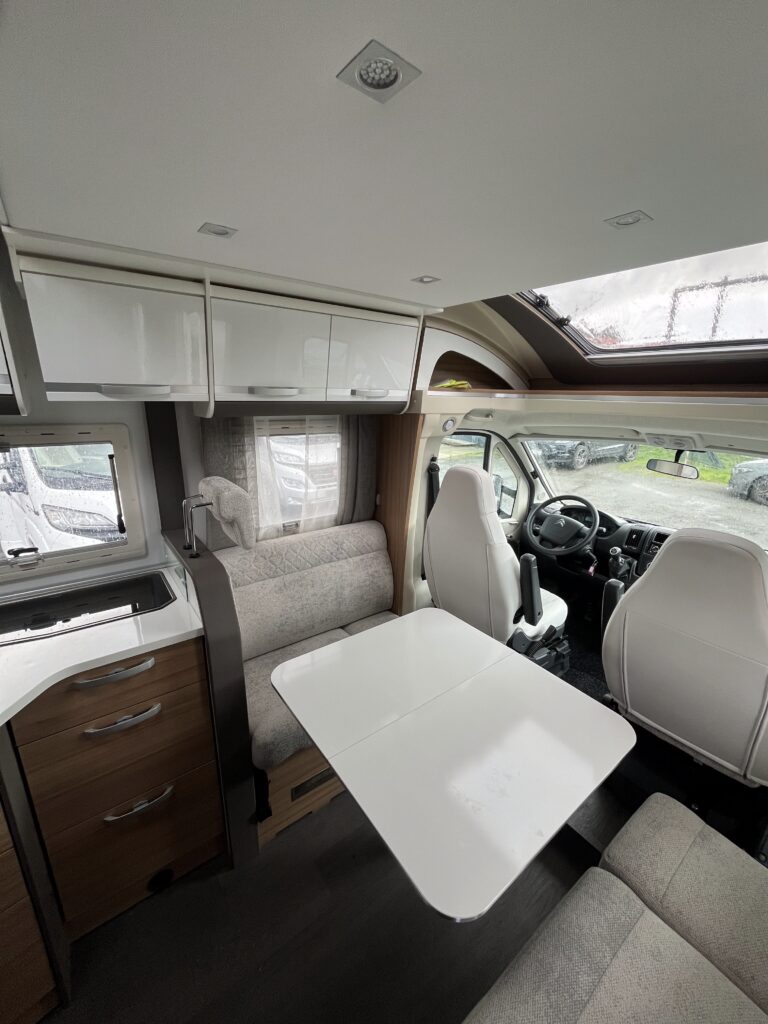 Adria Matrix Axess DC 670