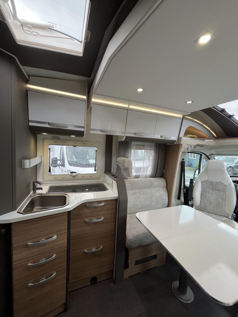 Adria Matrix Axess DC 670