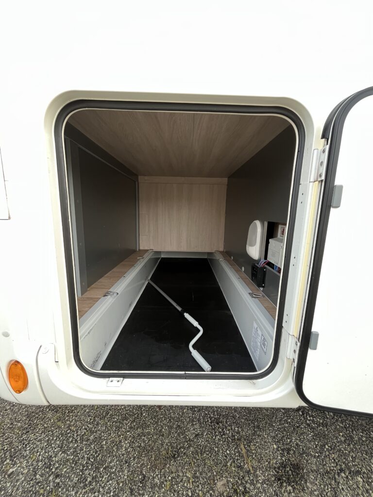 Rapido 650F Cama Central e Basculante