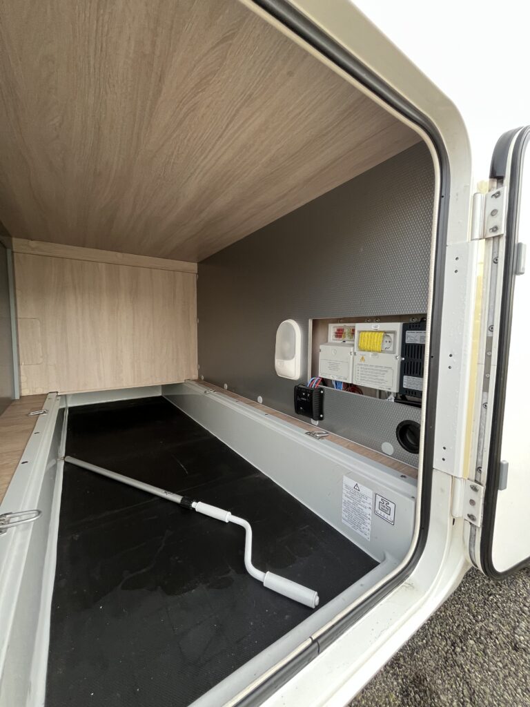 Rapido 650F Cama Central e Basculante