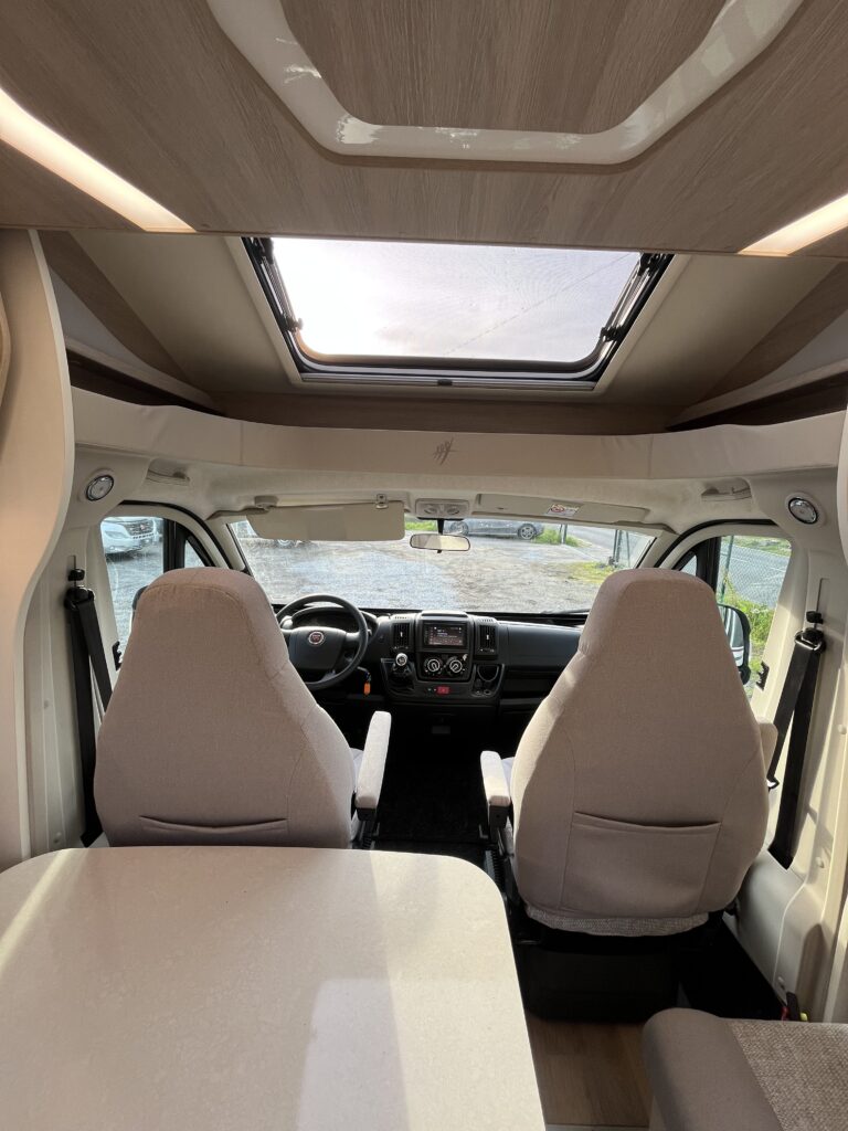 Rapido 650F Cama Central e Basculante