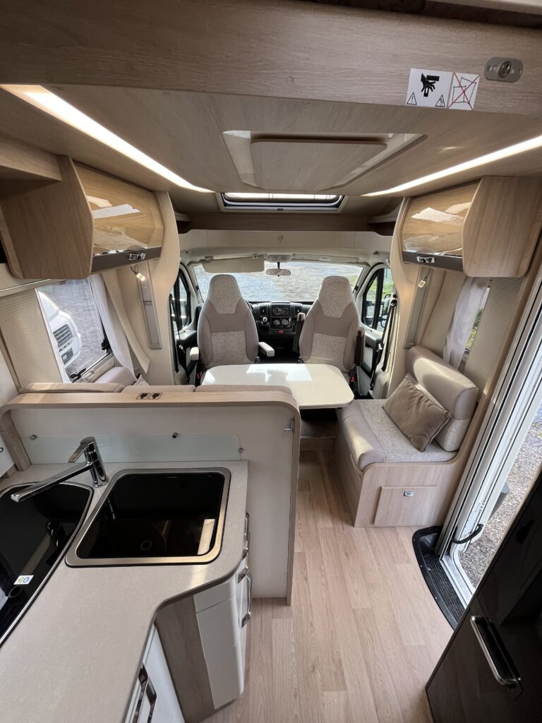 Rapido 650F Cama Central e Basculante