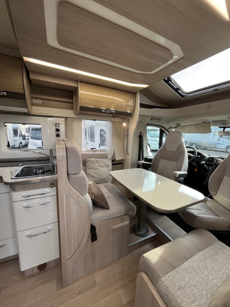 Rapido 650F Cama Central e Basculante