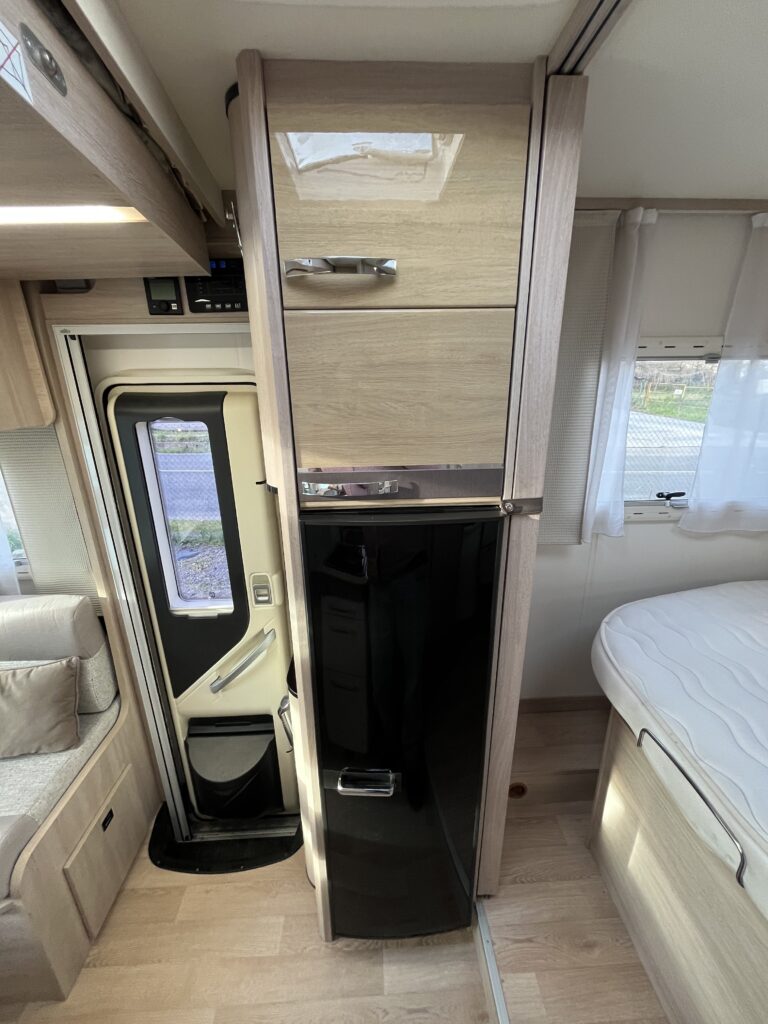 Rapido 650F Cama Central e Basculante