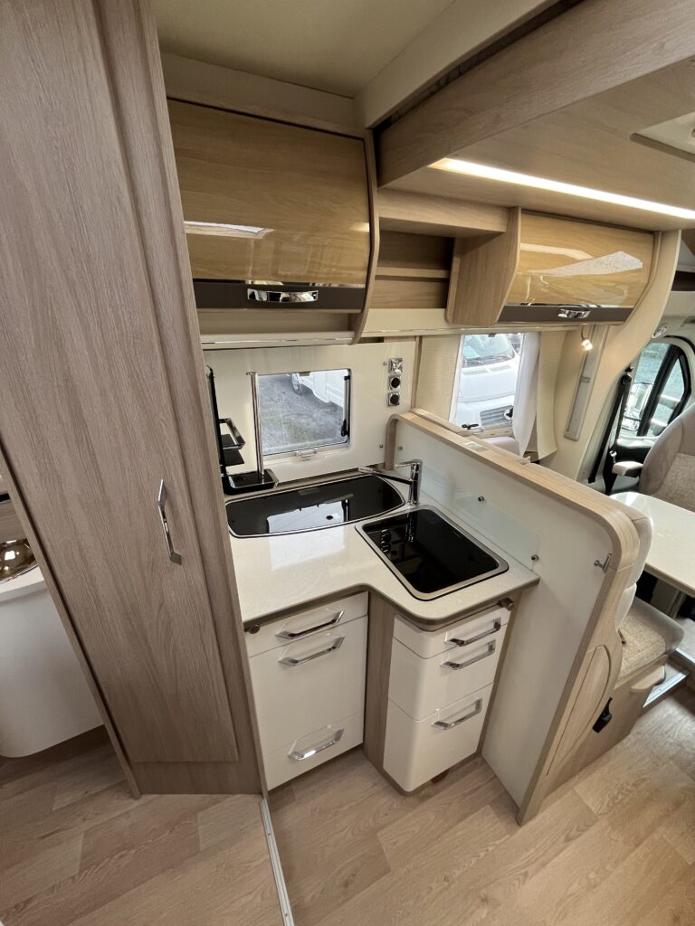 Rapido 650F Cama Central e Basculante