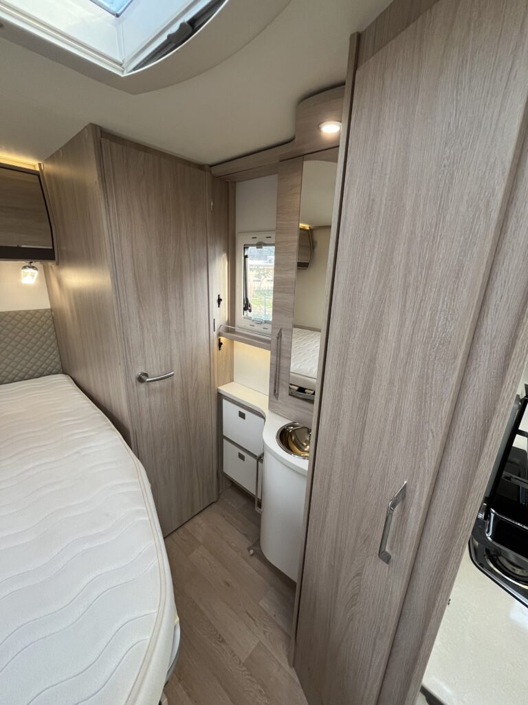 Rapido 650F Cama Central e Basculante