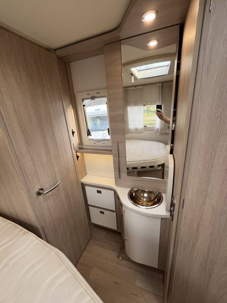 Rapido 650F Cama Central e Basculante