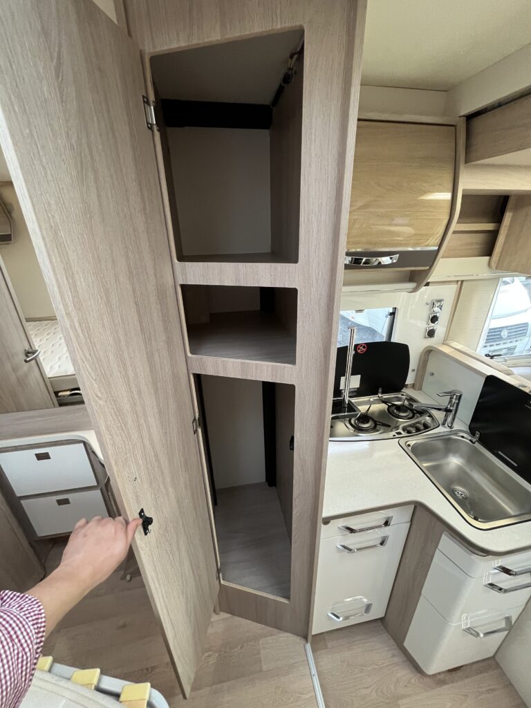 Rapido 650F Cama Central e Basculante