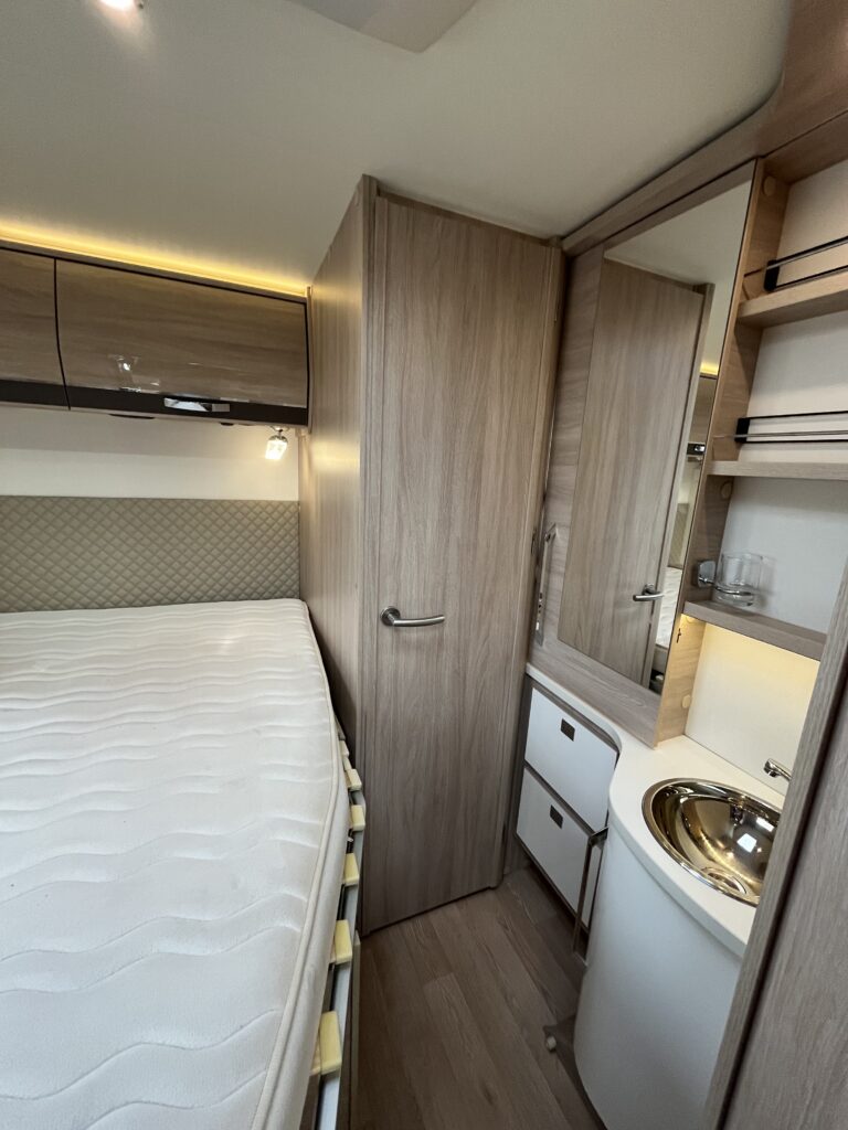 Rapido 650F Cama Central e Basculante