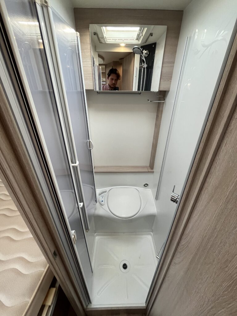 Rapido 650F Cama Central e Basculante