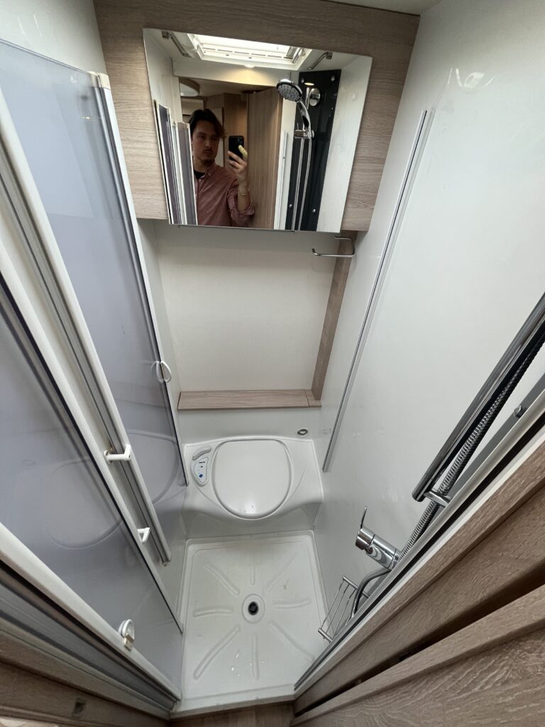 Rapido 650F Cama Central e Basculante