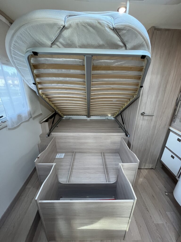 Rapido 650F Cama Central e Basculante