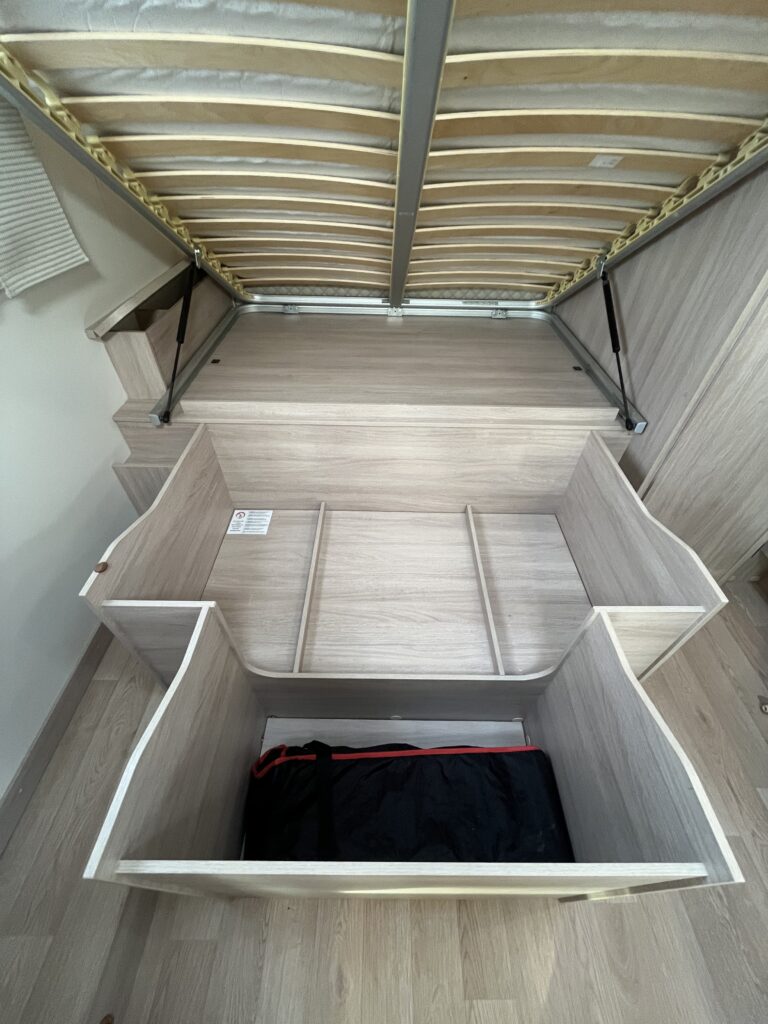 Rapido 650F Cama Central e Basculante