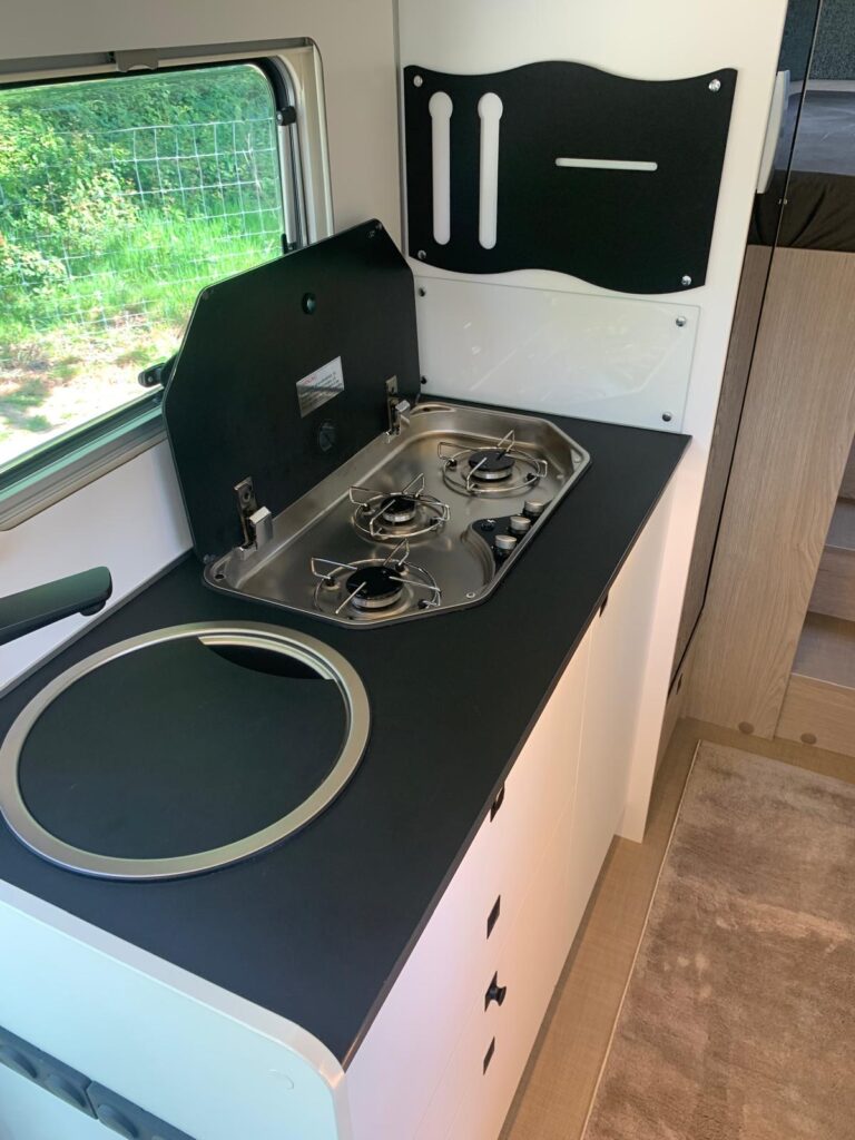 Burstner Skyline 2025 Camas gemeas e basculante