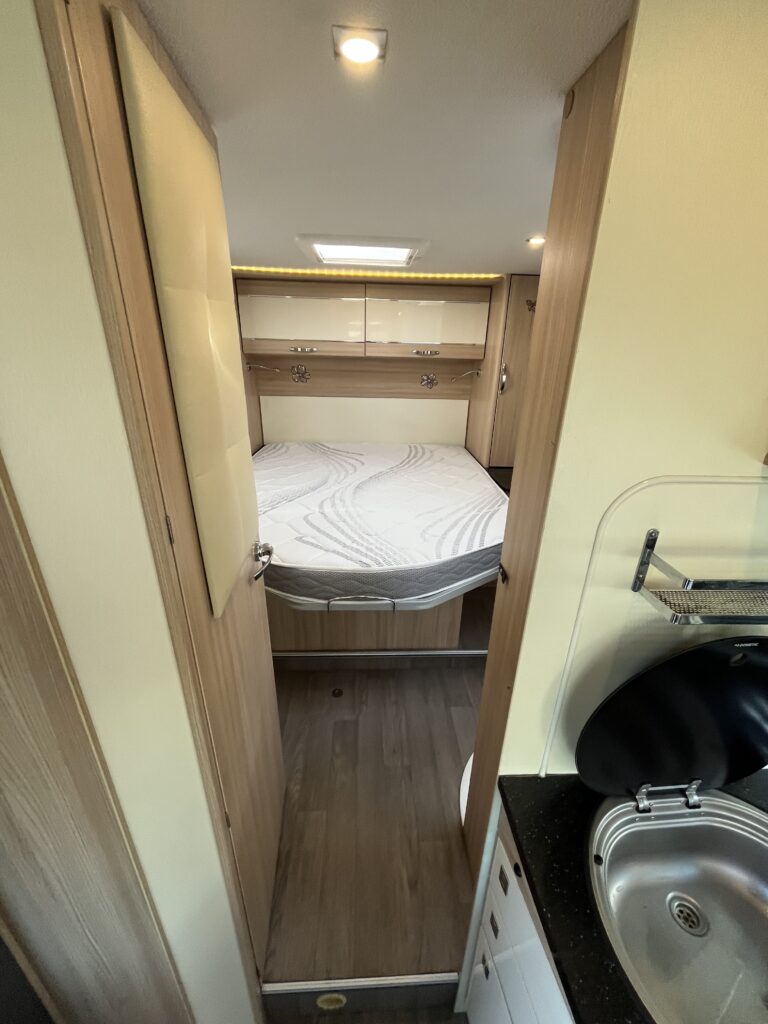 Florium Black Pearl 70 Cama central e basculante