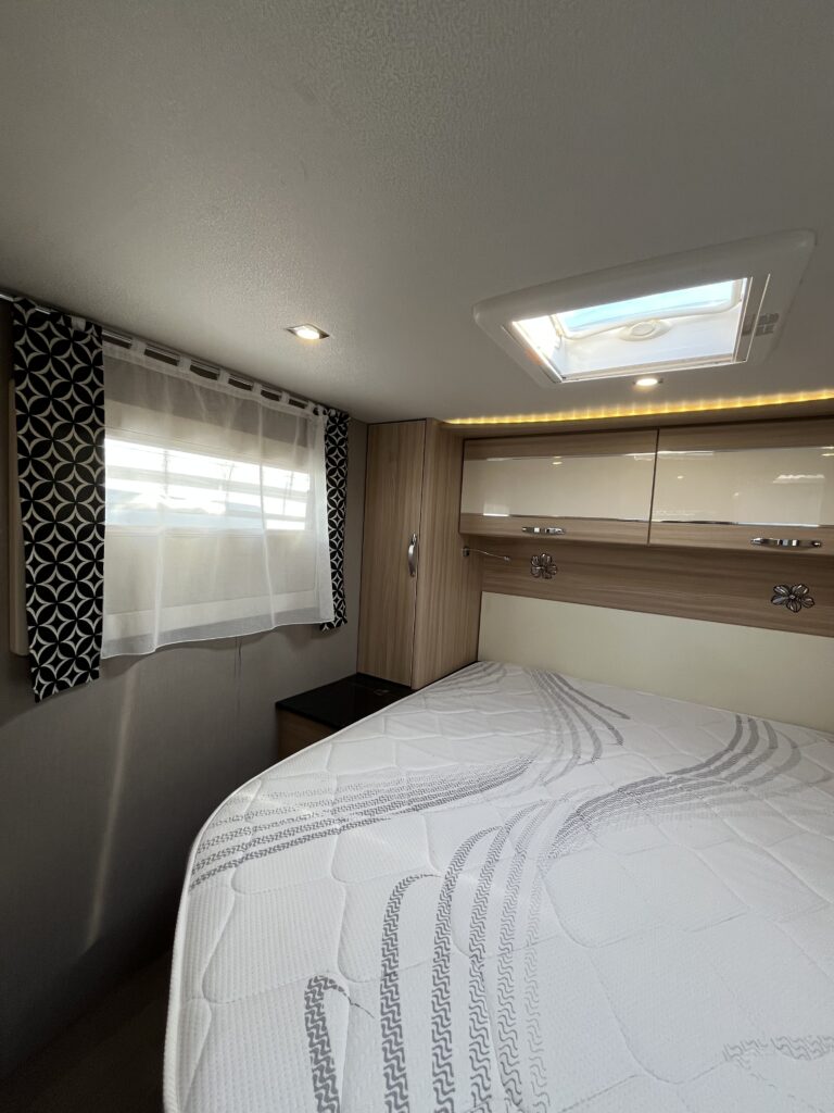 Florium Black Pearl 70 Cama central e basculante