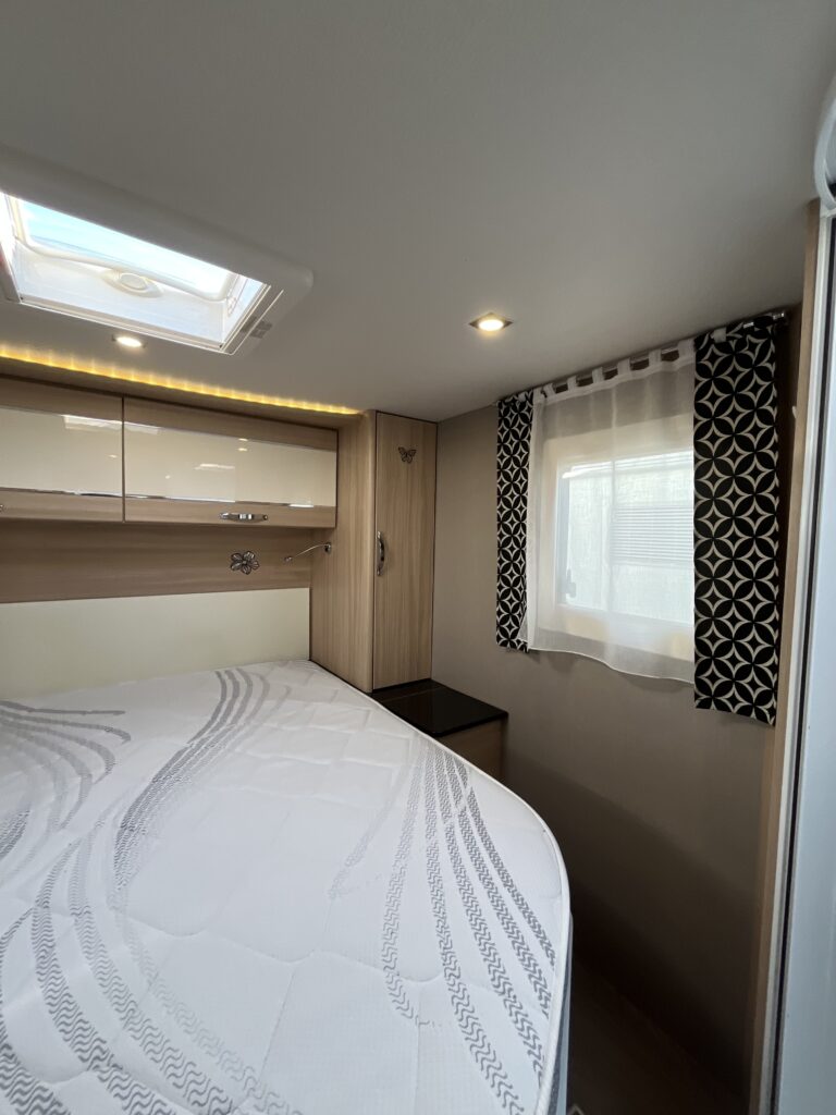 Florium Black Pearl 70 Cama central e basculante