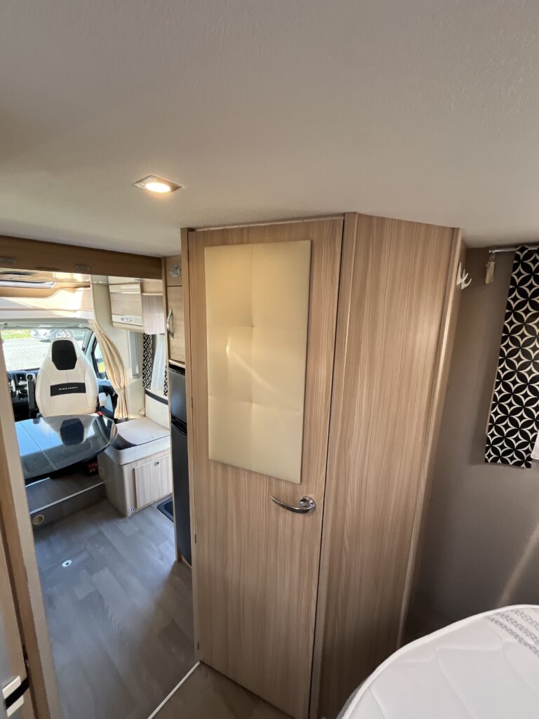 Florium Black Pearl 70 Cama central e basculante