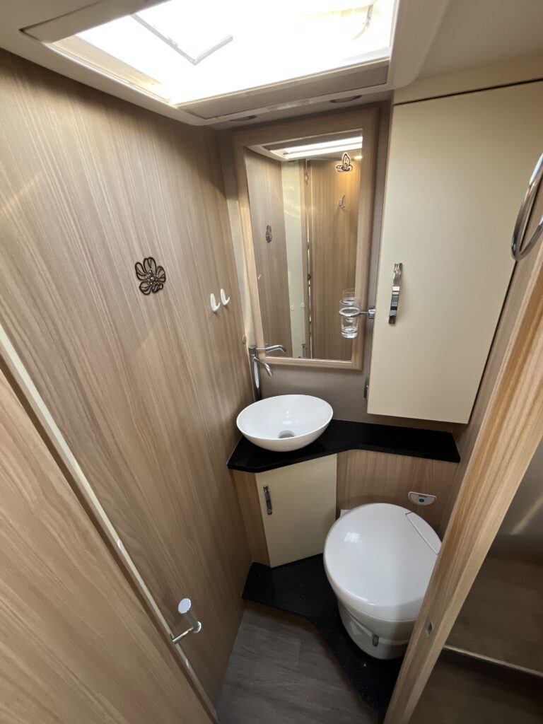 Florium Black Pearl 70 Cama central e basculante